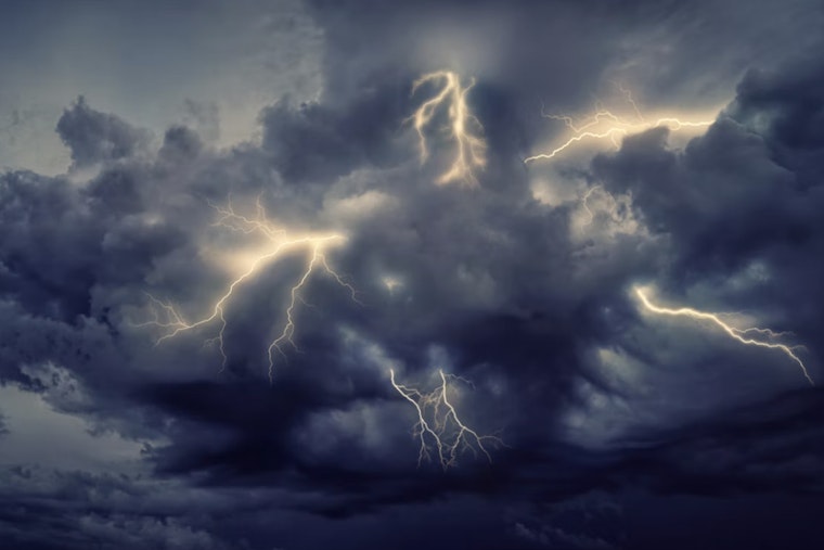 Lowell’s Blow: Honolulu Braces for Drenching Rains, Tropical-Storm Winds and 25-Foot Surf