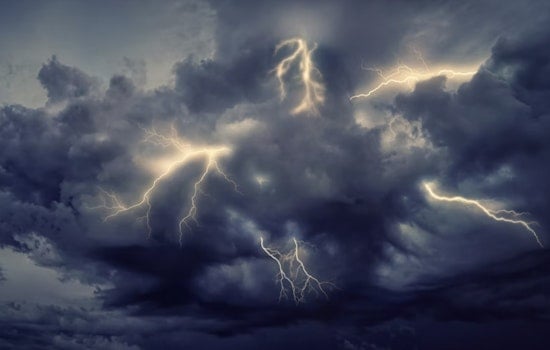 Lowell’s Blow: Honolulu Braces for Drenching Rains, Tropical-Storm Winds and 25-Foot Surf