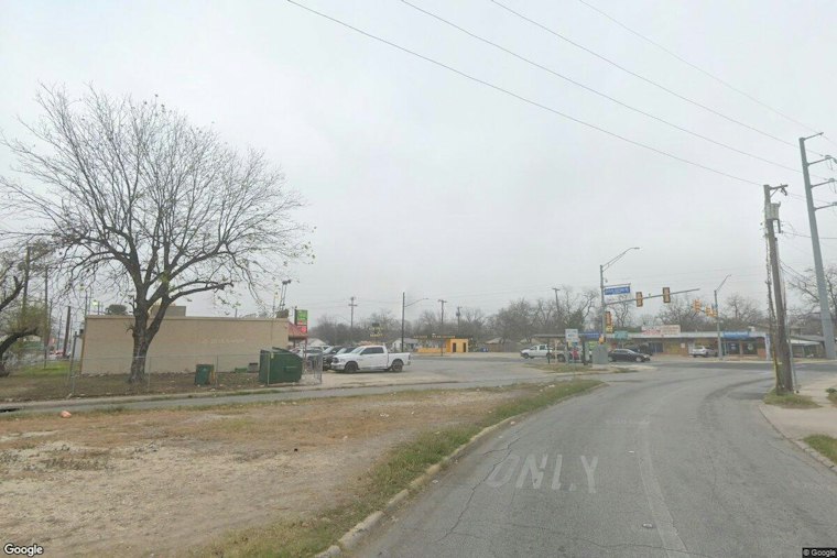 Man, 39, Stabbed Near Downtown San Antonio; Suspect Flees