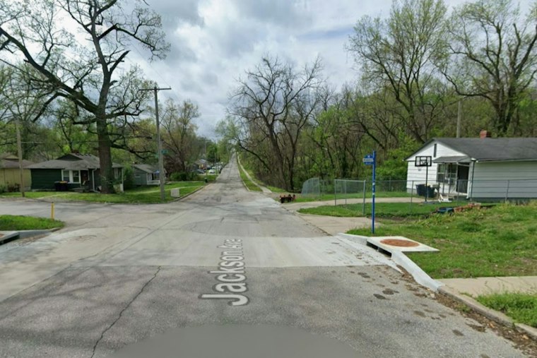 Man Dies After Driveway Shooting Near Cleveland Park in Kansas City