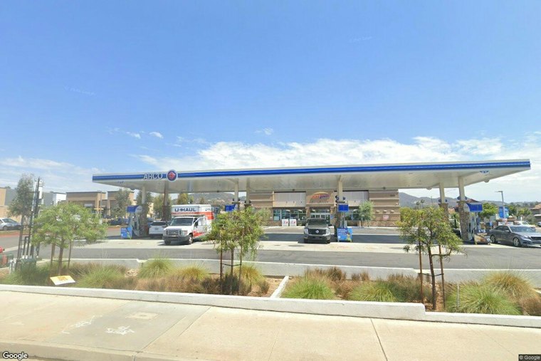 Man Found Bleeding Outside Vista Convenience Store Dies, Homicide Probe Opens