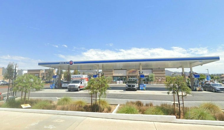 Man Found Bleeding Outside Vista Convenience Store Dies, Homicide Probe Opens
