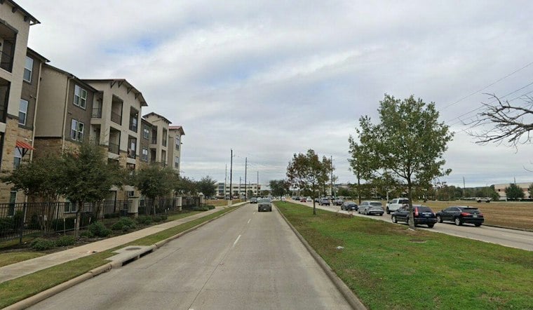 Man Found Dead on West Houston Roadway as Deputies Investigate Cause