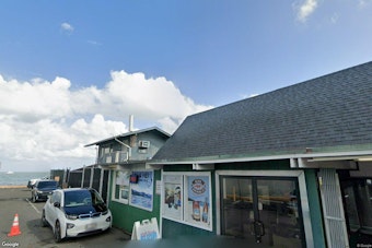 Man in 60s Stabbed at Kāneʻohe's Heʻeia Kea Pier, Rushed to ER in Serious Shape