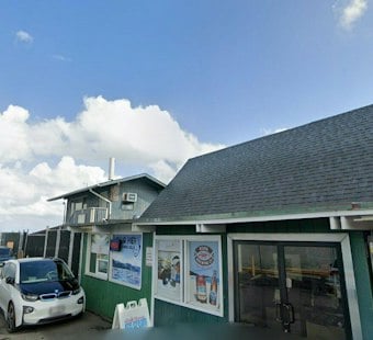 Man in 60s Stabbed at Kāneʻohe's Heʻeia Kea Pier, Rushed to ER in Serious Shape