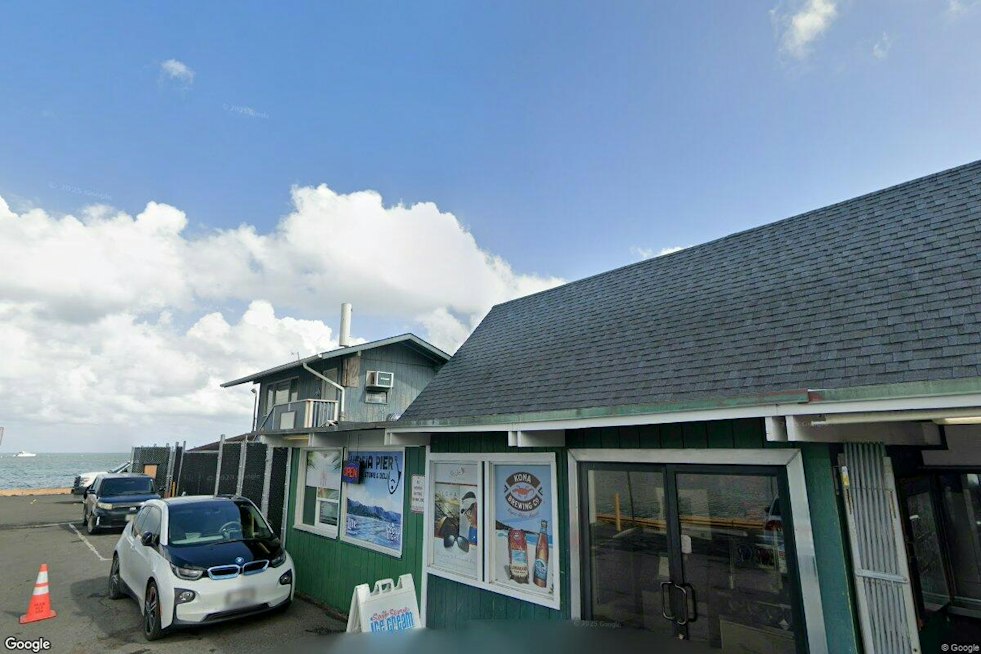 Man in 60s Stabbed at Kāneʻohe's Heʻeia Kea Pier, Rushed to ER in Serious Shape