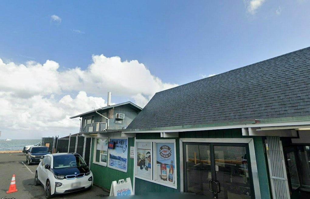 Man in 60s Stabbed at Kāneʻohe's Heʻeia Kea Pier, Rushed to ER in Serious Shape