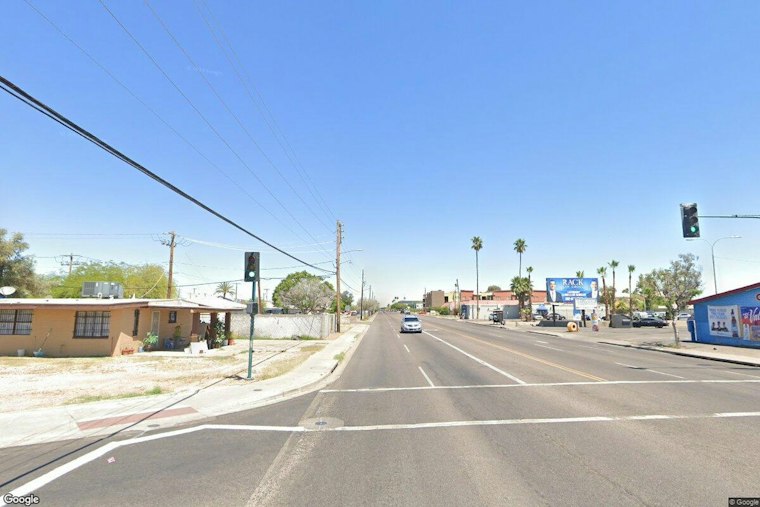 Man Seriously Hurt in Central Phoenix Crash, 27th and Campbell Avenues Closed