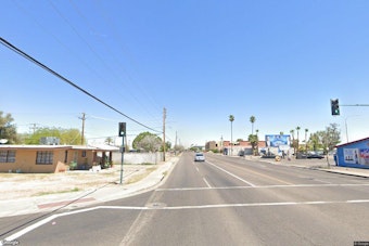 Man Seriously Hurt in Central Phoenix Crash, 27th and Campbell Avenues Closed