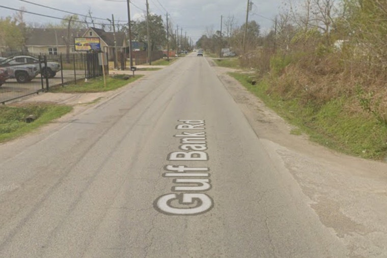 Man Shot Dead on Gulf Bank Road as Gunman Flees, Deputies Say