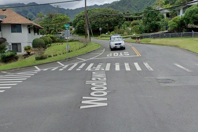 Manoa Valley rollover leaves 88-year-old hospitalized; cause remains unknown