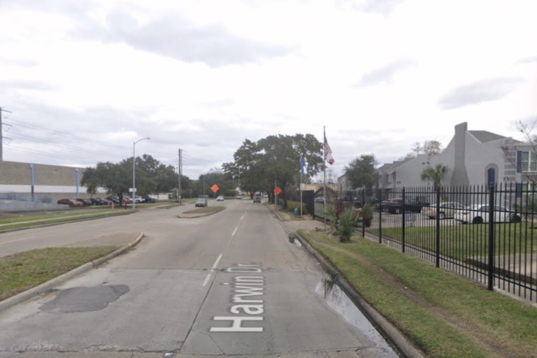 Man's Body Found at Sharpstown Apartments Off Harwin, HPD Investigates