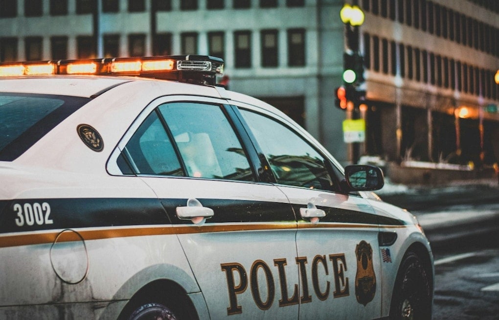 Marina Tip Jar Grab Turns Bloody as Bystander Steps In, Gets Stabbed