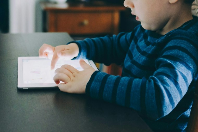 Massive Study of 2.8 Million Kids Ties Screen Time to Worse Grades, More Anxiety