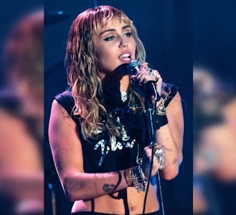 Miley Cyrus to Make Hollywood Bowl Debut Days After Dolly Parton's Death