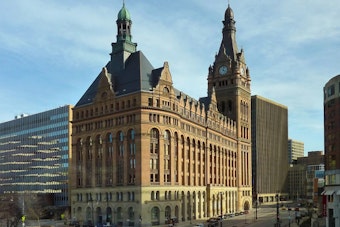 Milwaukee Council, Mayor Set for Proposed 8% Pay Raise After Pay Plan Rewrite