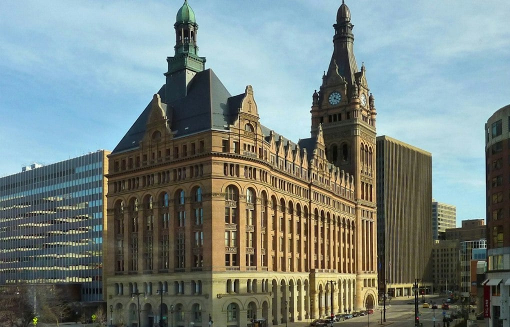 Milwaukee Council, Mayor Set for Proposed 8% Pay Raise After Pay Plan Rewrite