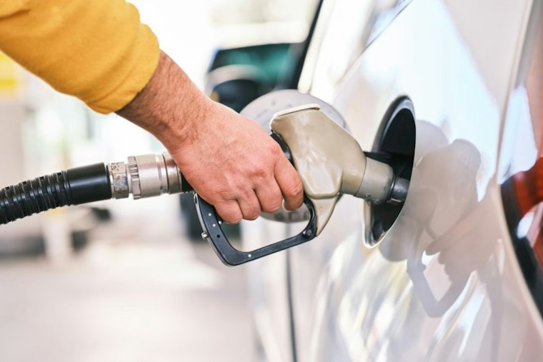 Minnesota Gas Hits Record $4.38 a Gallon as Wisconsin Prices Surge Too