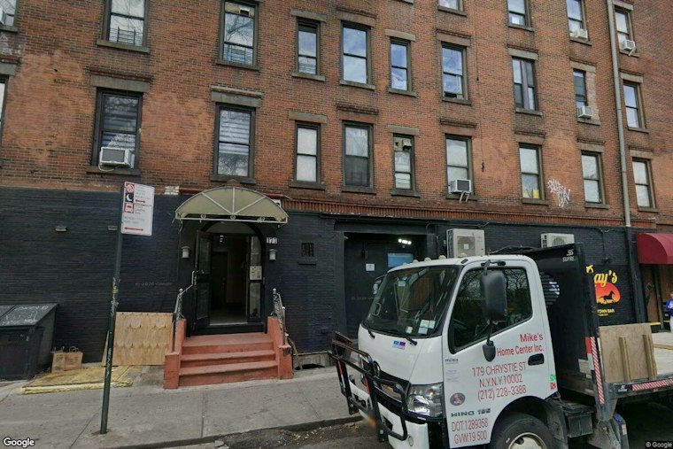 Montreal's Viral Smash Burger Hits Ray's on the Lower East Side for One Night