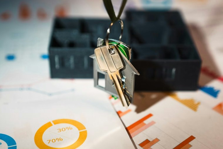 Mortgage Rates Top 7%, Squeezing Buyers Nationwide
