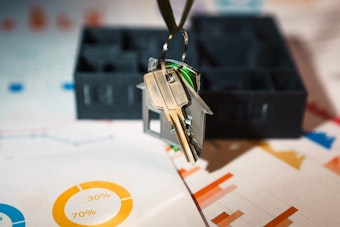Mortgage Rates Top 7%, Squeezing Buyers Nationwide