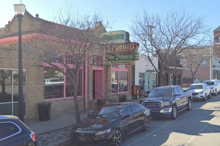 Mother-Daughter Duo Turns Food Truck Into Fort Worth's Pink-Hued Hit, Cafecito