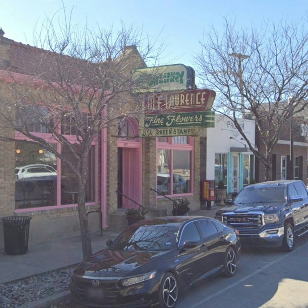Mother-Daughter Duo Turns Food Truck Into Fort Worth's Pink-Hued Hit, Cafecito
