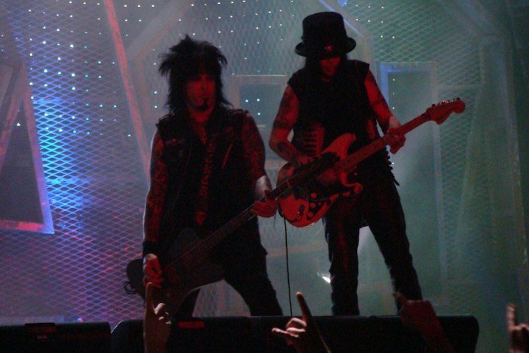 Mötley Crüe's Carnival of Sins Returns to Phoenix With Tesla, Extreme