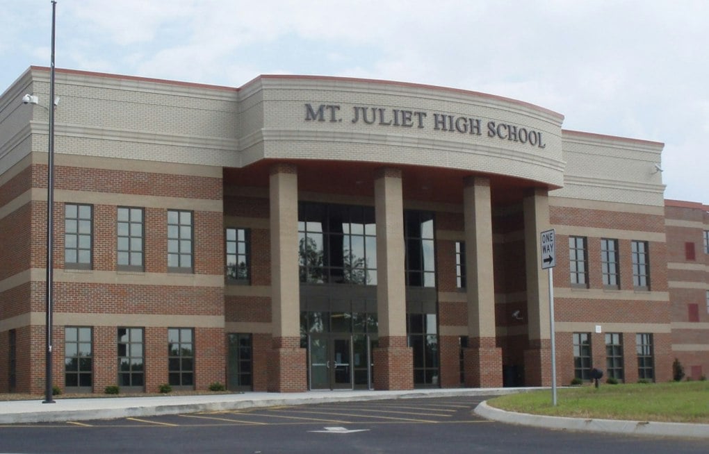 Mt. Juliet High Restricts Phones in Class, Lets Students Text at Lunch