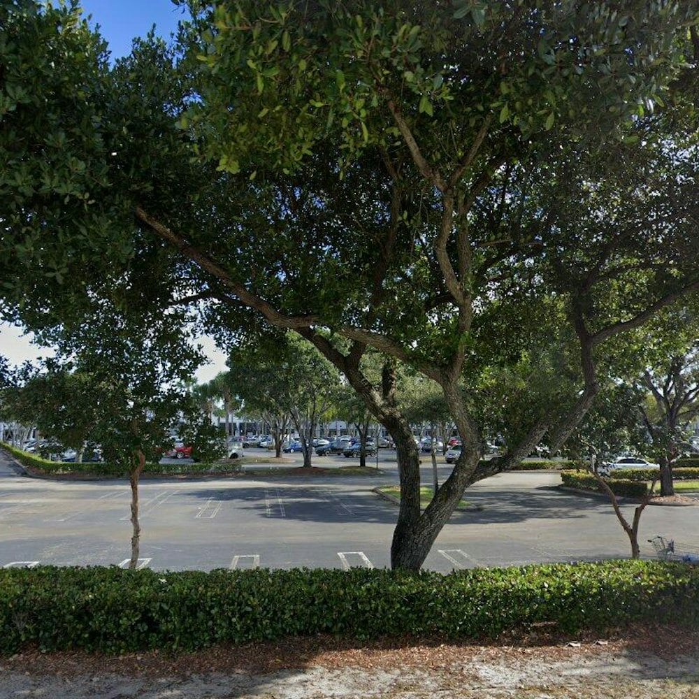 Mystery Sports Bar Signs Lease at Coral Springs Plaza, Name Still Confusing Everyone