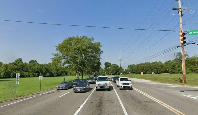 Nashville Man, 69, Dies After SUV Veers Into Tree on Highway 100 — No Clear Cause Found
