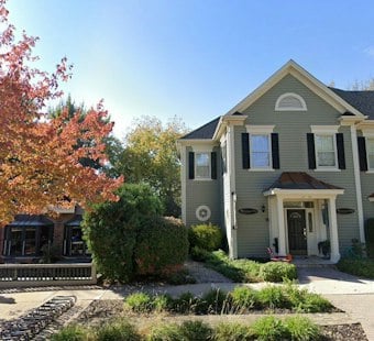 Netflix Shuts Down St. Charles Streets to Film Rom-Com at Town House Books