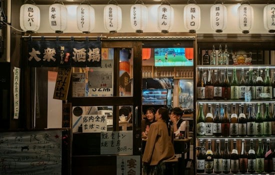 New Honolulu Izakaya Hides Above Piʻikoi Street With 22 Seats and a Sake Map