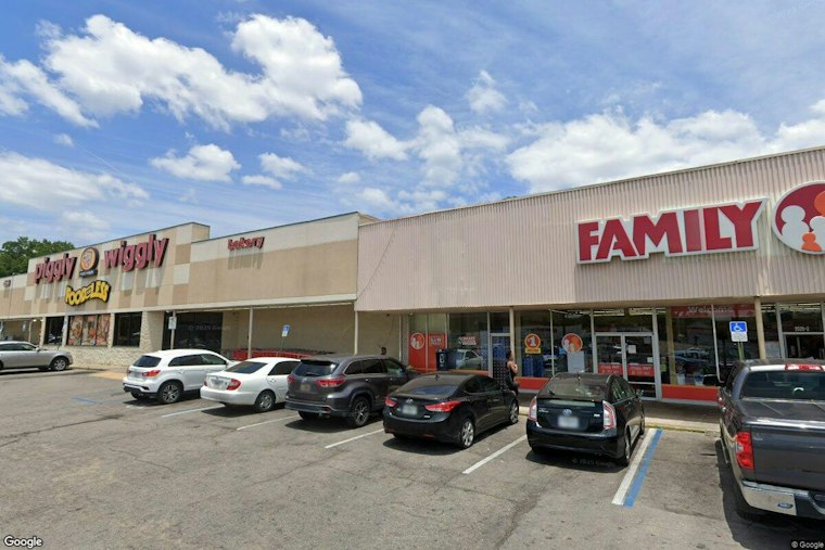 North Monroe Street Grocery Ditches Fresh 4 Less Name for Piggly Wiggly Food for Less