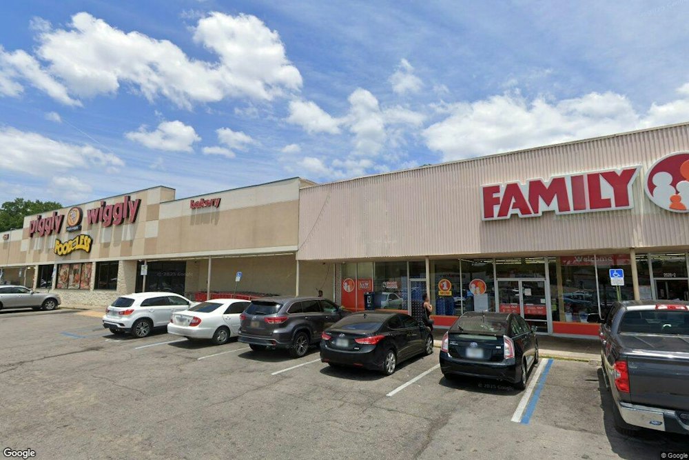 North Monroe Street Grocery Ditches Fresh 4 Less Name for Piggly Wiggly Food for Less
