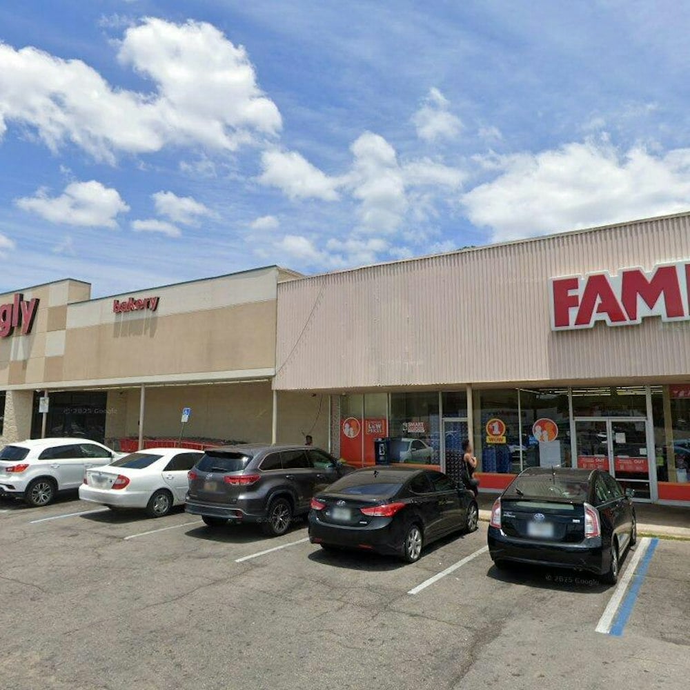 North Monroe Street Grocery Ditches Fresh 4 Less Name for Piggly Wiggly Food for Less