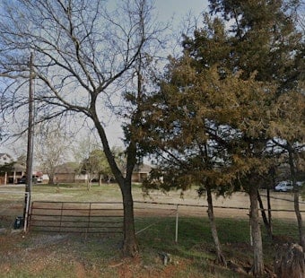 North OKC Farm Fights for Ag Zoning as Neighbors Warn of Wedding Overflow