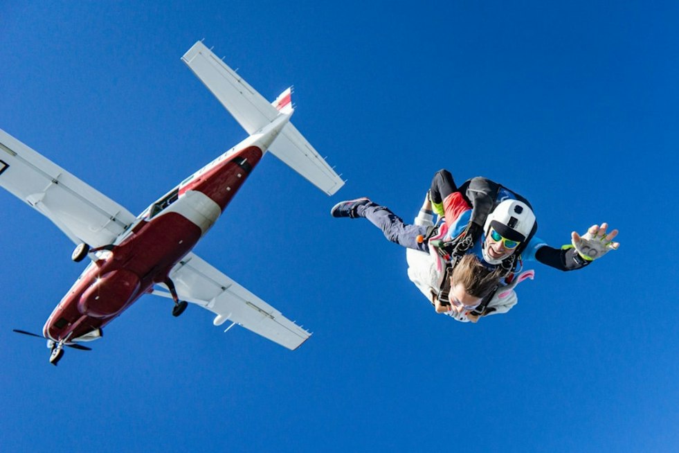 95-Year-Old Marks Birthday by Skydiving