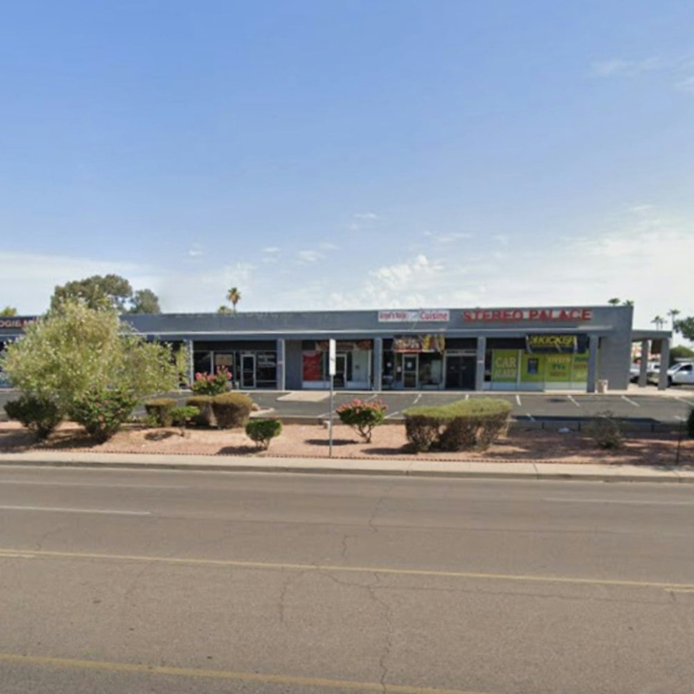 Northwest Phoenix Pizzeria Zane's Serves 32-Inch Pies Across From Moon Valley High