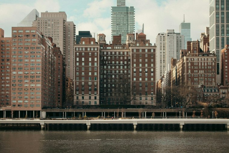 NYC Above-Asking Sales Reach Four-Year High as Competition Concentrates in Select Neighborhoods