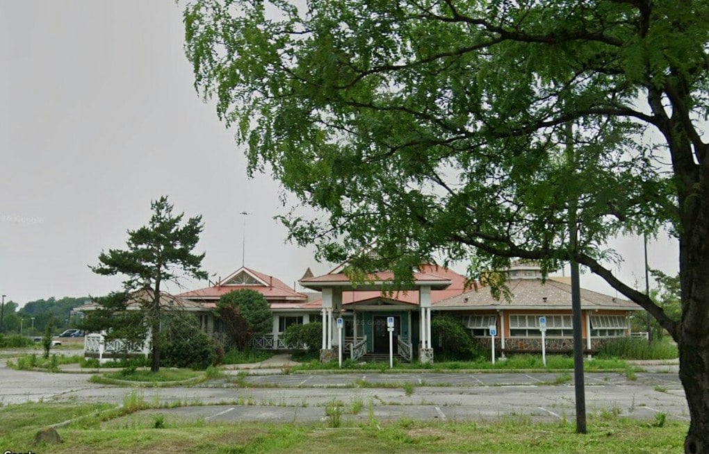 Orange Village Council Clears Old Bahama Breeze Site For New Showroom Building