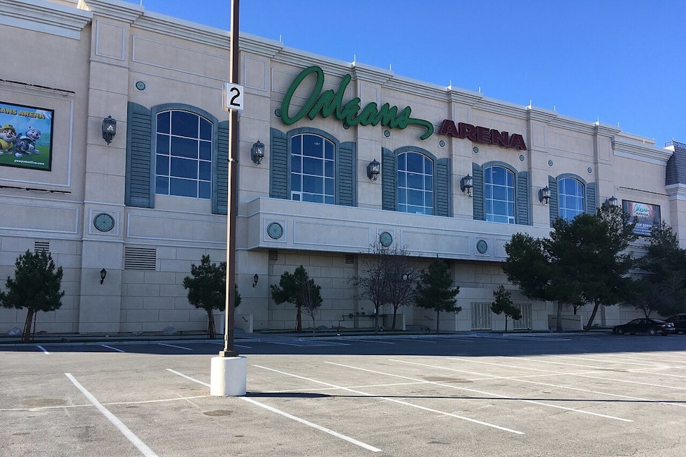 Orleans Arena Turns Into Dirt Track as 400 RC Racers Chase Vintage Glory