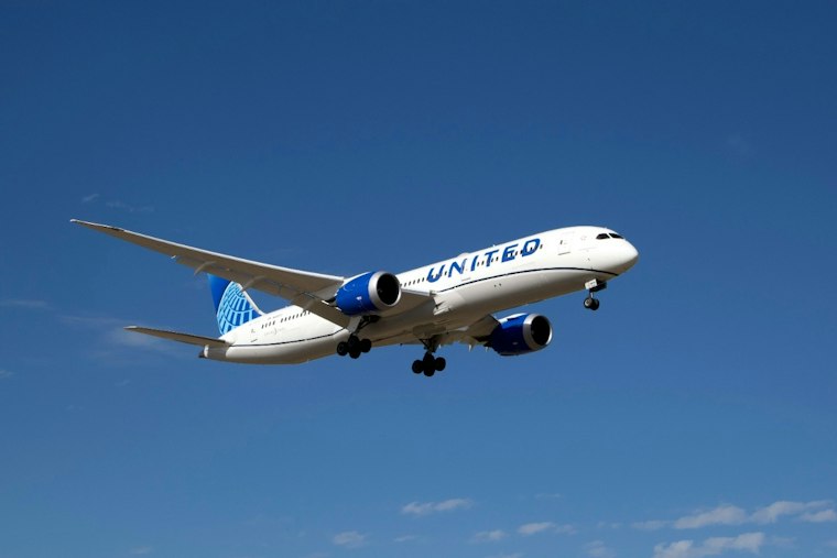 Passenger Turns Deep Purple, United Flight Makes Emergency Stop in Seattle