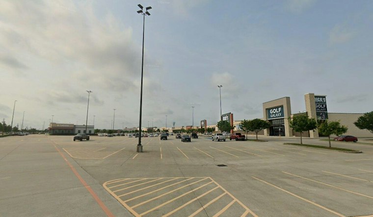 Pedestrian Killed in Main Lanes of South Gulf Freeway, Jeep Driver Questioned and Released