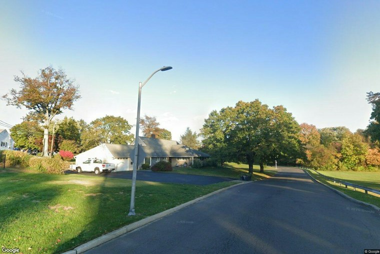 Pedestrian Killed Overnight on Woodbourne Road in Middletown, Driver Stayed at Scene