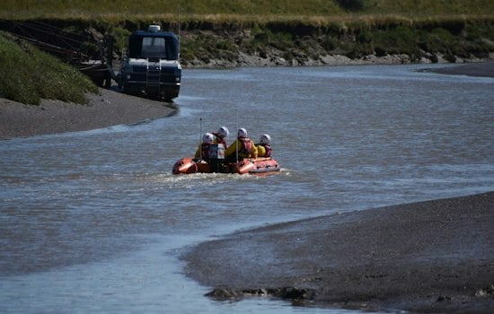 Person Survives 50-Foot Fall Onto Missouri River Rocks Near Grand Avenue