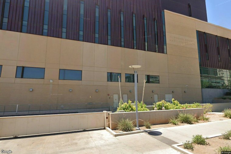 Phoenix Sentencing Hearing Halted After Victim’s Relative Attacks Convicted Killer
