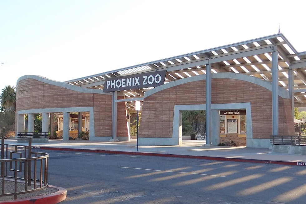 Phoenix Zoo Lets 500 Dogs Loose on Its Trails This November