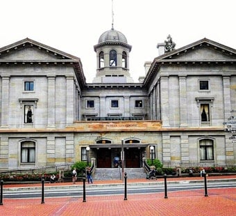 Portland Man Pleads Guilty to Chokehold Attack on Pioneer Courthouse Guard