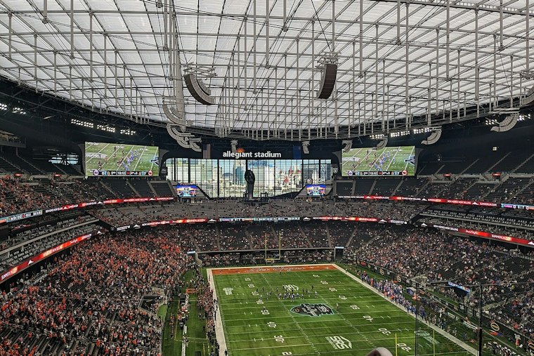 Raiders Tap Team México as Betting Partner, Enlist Julio César Chávez